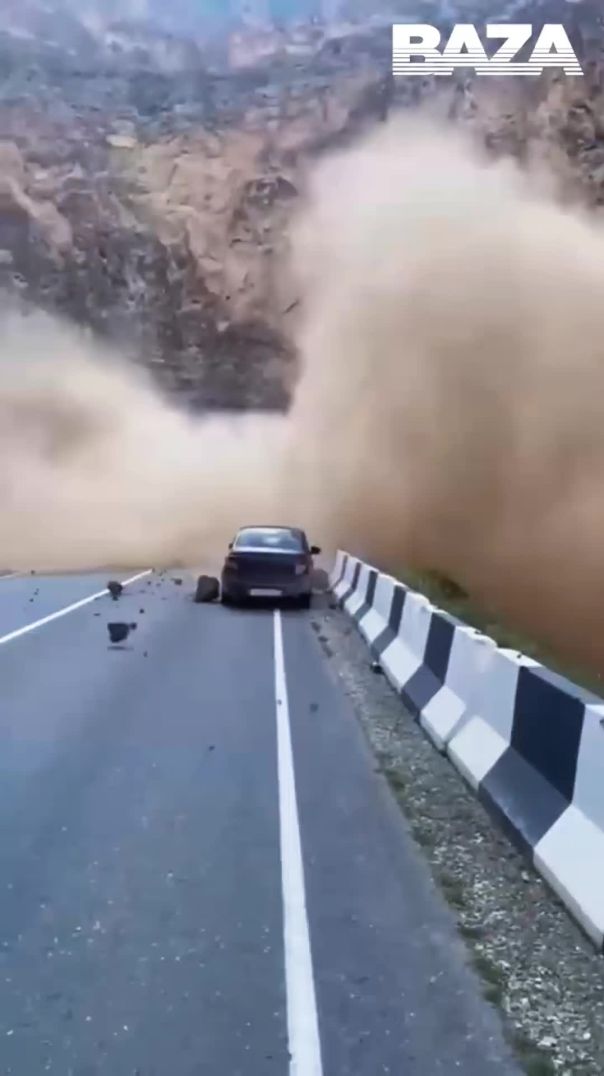 Terrifying Rockfall Blocks Road in Dagestan ?