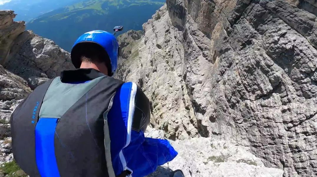 Insane Proximity Wingsuit Flight (POV)